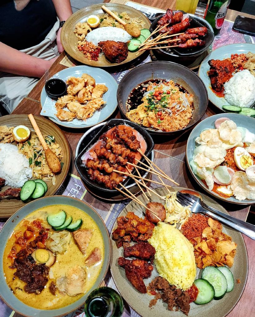 Sate Khas Senayan (c) Travelingyuk.com Sate Khas Senayan (c) Travelingyuk.com