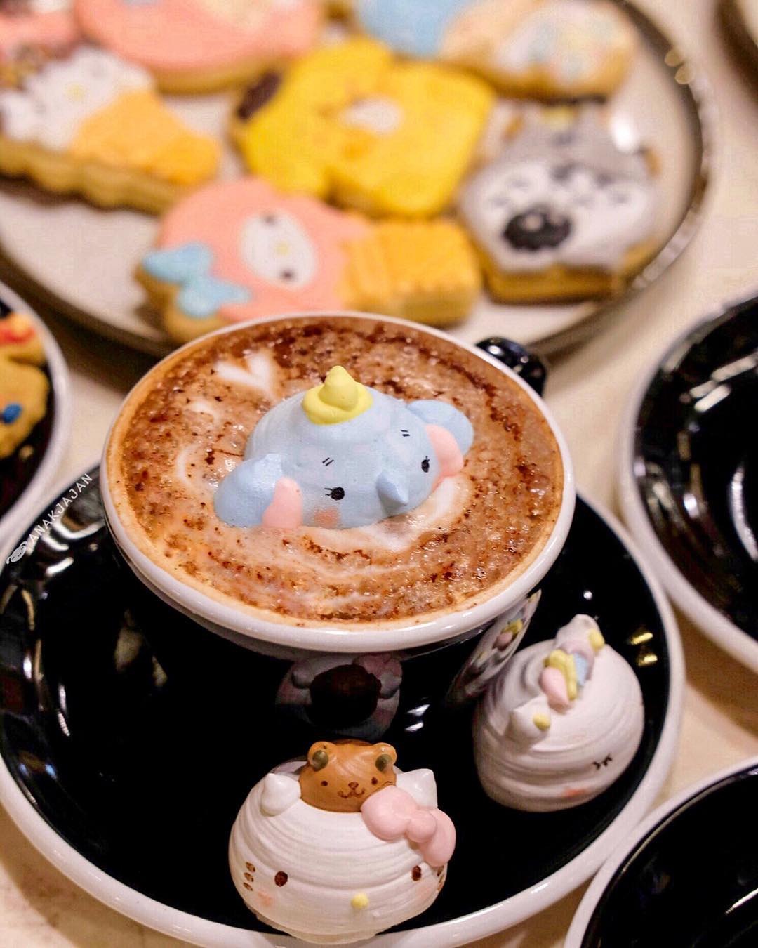 Menu Restoran Instagramable - Kopi dan Meringue Imut Menu Restoran Instagramable - Kopi dan Meringue Imut