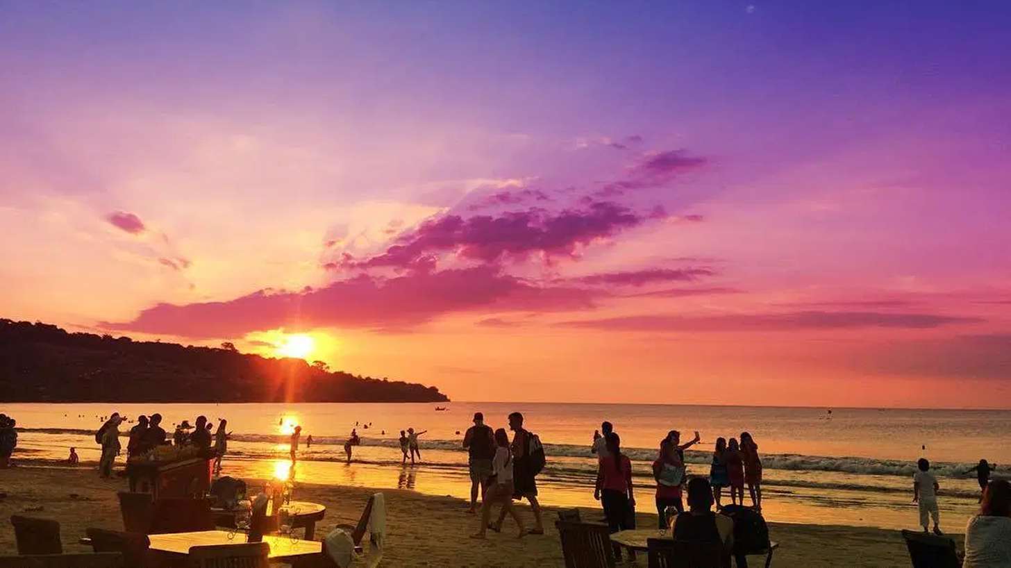 Pantai Jimbaran - Image credit: LiburMulu.com Pantai Jimbaran - Image credit: LiburMulu.com