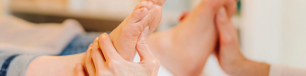 Yakin Nggak Mau Coba Foot Reflexology?