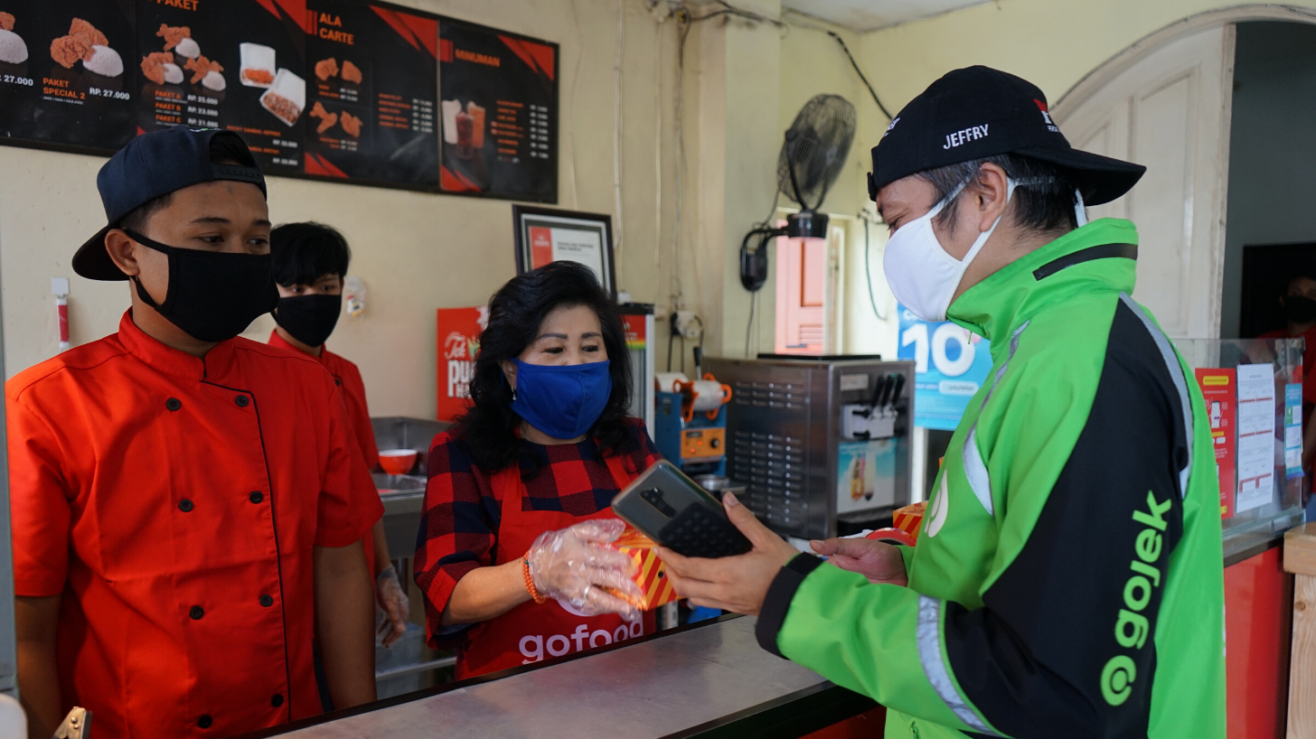 Gojek dan Yayasan Anak Bangsa Bisa Bagikan 1 Juta Voucher Makan Per Minggu di Merchant UMKM untuk Ringankan Pengeluaran Mitra